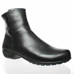 WALKING CRADLES BLACK LEATHER BOOTIES 10.5 WW